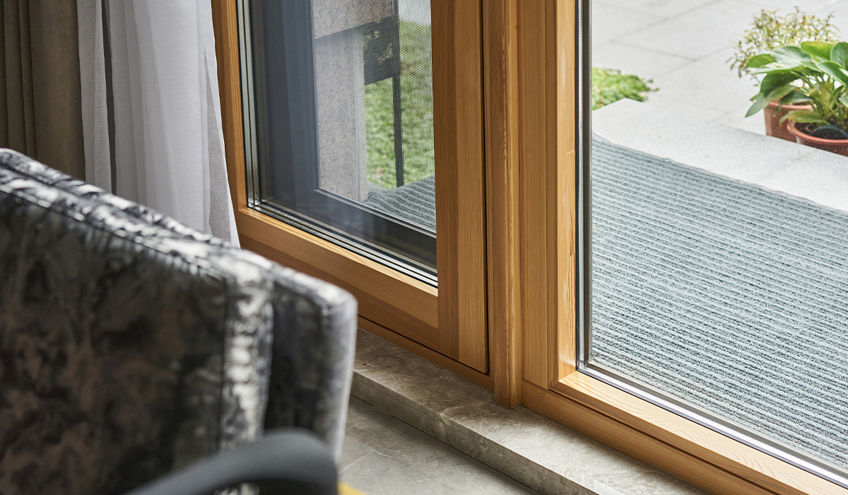 森鹰春天裡被動式鋁包木內開窗P135IW 藍鯨隔音門窗台灣獨家代理